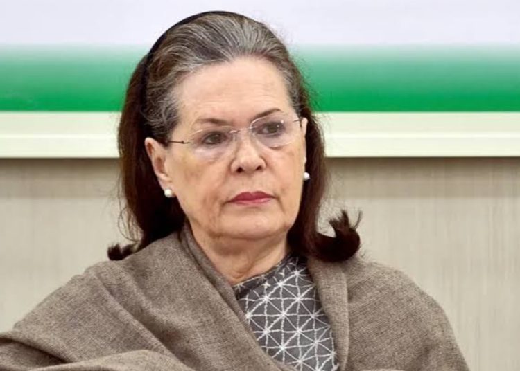 লোকসভা নিৰ্বাচনৰ বাবে বিশেষ ক্ষমতাসম্পন্ন কমিটি গঠন ছোনিয়া গান্ধীৰ 1 লোকসভা নিৰ্বাচনৰ বাবে বিশেষ ক্ষমতাসম্পন্ন কমিটি গঠন ছোনিয়া গান্ধীৰ