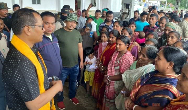 প্ৰকৃতিৰ উন্মাদনাৰ পিছত খাদ্য সংকটত পৰাৰ আশংকা পাৰ্বত্য জিলা ডিমা হাছাও : বিচ্ছিন্ন দ্বীপলৈ পৰিণত 1 প্ৰকৃতিৰ উন্মাদনাৰ পিছত খাদ্য সংকটত পৰাৰ আশংকা পাৰ্বত্য জিলা ডিমা হাছাও : বিচ্ছিন্ন দ্বীপলৈ পৰিণত
