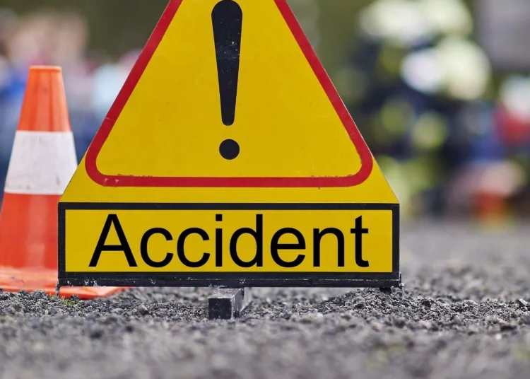ধুমাৰকুৰ কহৰাত যোৱা নিশা সংঘটিত এক ভয়ংকৰ দুৰ্ঘটনাত মৃত্যু ২ যুৱকৰঃ 1 লংকাৰ বামুনগাও চাৰিআলীত পথ দূৰ্ঘটনা:নিহত এগৰাকী মহিলা