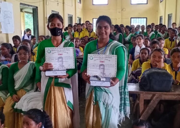 বোকাখাত বালিকা বিদ্যালয়ত চন্দ্ৰনাথ বেজবৰুৱা শৈক্ষিক ন্যাসৰ বঁটা প্ৰদানঃ 1 বোকাখাত বালিকা বিদ্যালয়ত চন্দ্ৰনাথ বেজবৰুৱা শৈক্ষিক ন্যাসৰ বঁটা প্ৰদানঃ