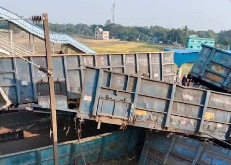 ওড়িশাৰ ৰেʼল দুৰ্ঘটনাত নিহতলৈ ক্ষতিপূৰণ ঘোষণা মুখ্যমন্ত্ৰী, ৰে'ল মন্ত্ৰীৰ 1 ওড়িশাৰ ৰেʼল দুৰ্ঘটনাত নিহতলৈ ক্ষতিপূৰণ ঘোষণা মুখ্যমন্ত্ৰী, ৰে’ল মন্ত্ৰীৰ