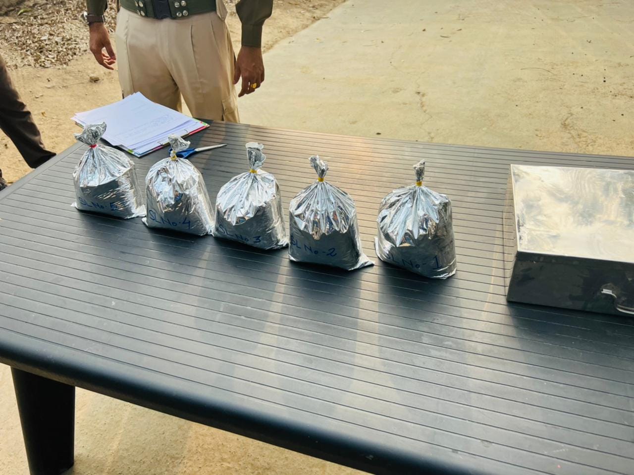 Drugs worth Rs 15 crore seized I বোকাজানত ১৫ কোটি টকা মূল্যৰ ব্ৰাউন ছুগাৰসহ আটক এক সৰবৰাহকাৰী 2 Drugs