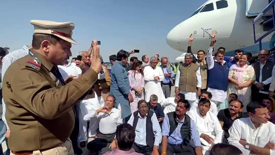 Modi I মোদীক ‘আদানি’ বুলি কটাক্ষ কৰা পৱন খেৰাক গ্ৰেপ্তাৰ অসম আৰক্ষীৰ, অন্তৰৱৰ্তীকালীন জামিন 3 পৱন খেৰা