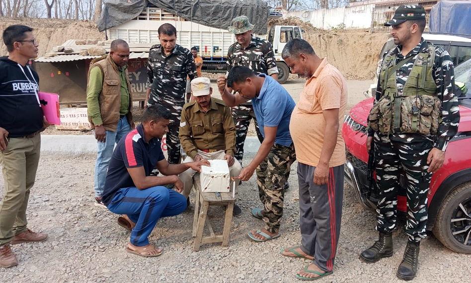 Morphine Seized I ডিলাইত মৰফিনসহ দুই সৰবৰাহকাৰী আটক 2 মৰফিন