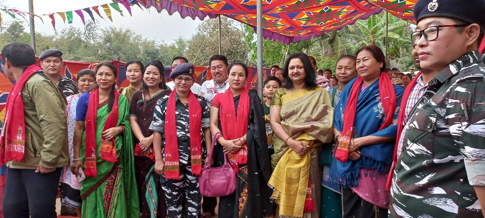 CRPF I ডিফুৰ ৰংমিৰ্দানত চিআৰপিএফৰ চিভিক একছন প্ৰ'গ্ৰামৰ অধীনত ছ'লাৰ ষ্ট্ৰীট লাইটৰ আধাৰশিলা স্থাপন 3 চিআৰপিএফ