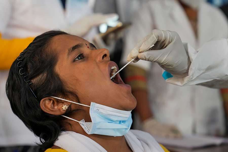 Corona Virus! দৈনিক সংক্ৰমণত পুনৰ হাজাৰ স্পৰ্শ, দেশৰ ১৪ জিলাত কৰোনাৰ চিন্তাৰ ডাৱৰ 3 Corona Virus