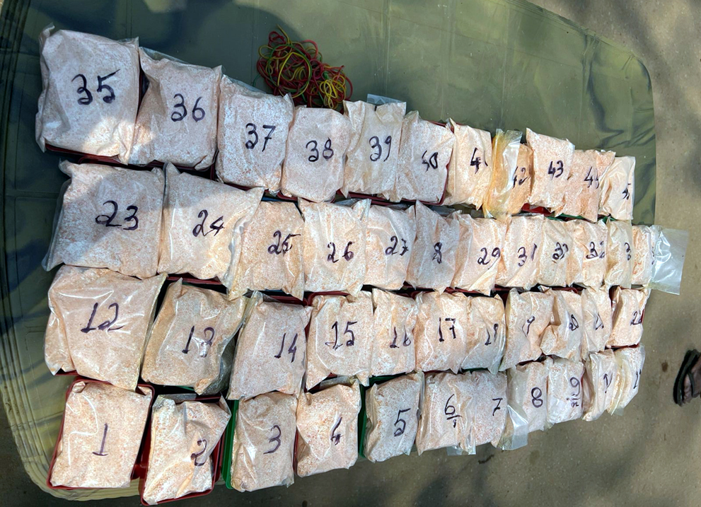 Heroin seized I লাহৰিজানত বিলাসী বাহনত উদ্ধাৰ প্ৰায় তিনি কোটি টকা মূল্যৰ হেৰইন 2 লাহৰিজান