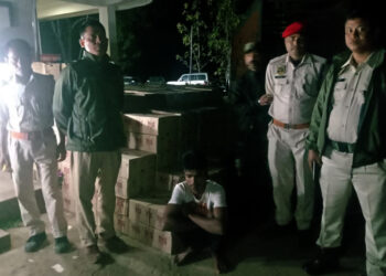 Liquor seized I ডিলাই-বৰপথাৰ আৰক্ষীৰ অভিযান : ৮৭০ কাৰ্টন অবৈধ সুৰা জব্দ, দুই সৰবৰাহকাৰী আটক