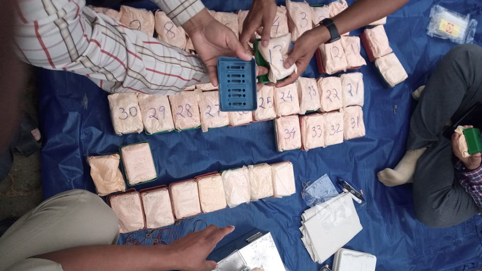 Heroin Seized I খটখটীৰ জনক পুখুৰীত বুজন পৰিমাণৰ সন্দেহযুক্ত হেৰই'ন জব্দ : সৰবৰাহকাৰী আটক 3 Drugp1 1 | ASSAM TIMES POST