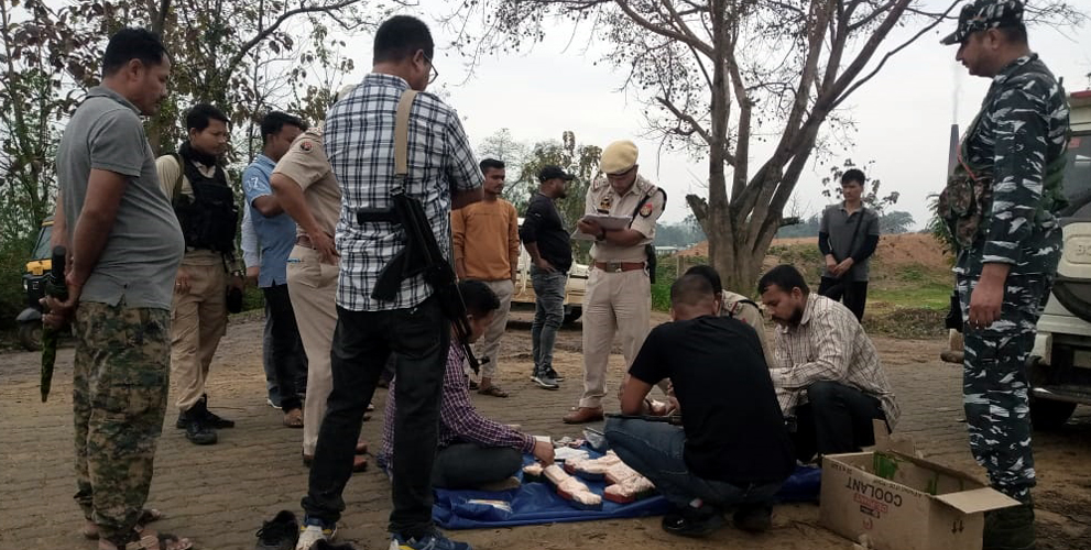 Heroin Seized I খটখটীৰ জনক পুখুৰীত বুজন পৰিমাণৰ সন্দেহযুক্ত হেৰই'ন জব্দ : সৰবৰাহকাৰী আটক 2 Heroin Seized