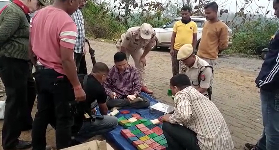 Heroin Seized I খটখটীৰ জনক পুখুৰীত বুজন পৰিমাণৰ সন্দেহযুক্ত হেৰই'ন জব্দ : সৰবৰাহকাৰী আটক 4 Drugp4 | ASSAM TIMES POST