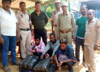 কাৰ্বি আংলং আৰক্ষীৰ অভিযানত গাঁজা আৰু বাৰ্মিজ চুপাৰি জব্দ : ৩ আটক 7 কাৰ্বি আংলং আৰক্ষীৰ অভিযানত গাঁজা আৰু বাৰ্মিজ চুপাৰি জব্দ : ৩ আটক