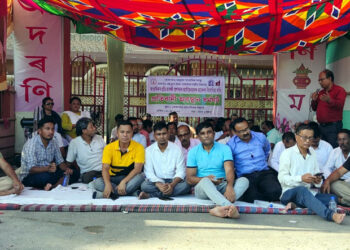Journalist complains I বোকাখাতত সাংবাদিকৰ প্ৰতি অসৌজন্যমূলক আচৰণৰ প্ৰতিবাদত অৱস্থান ধৰ্মঘট 9 Journalist complains I বোকাখাতত সাংবাদিকৰ প্ৰতি অসৌজন্যমূলক আচৰণৰ প্ৰতিবাদত অৱস্থান ধৰ্মঘট