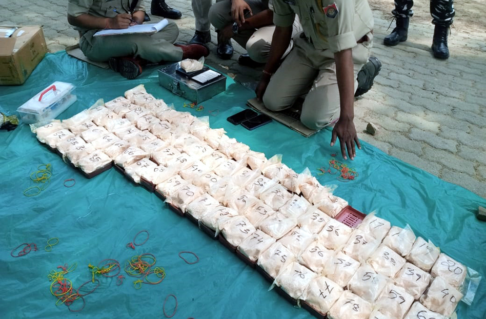 Heroin seized I খটখটীত ৬ কোটি টকা মূল্যৰ হেৰ'ইন জব্দ : দুই সৰবৰাহকাৰী আটক 2 হেৰ'ইন জব্দ