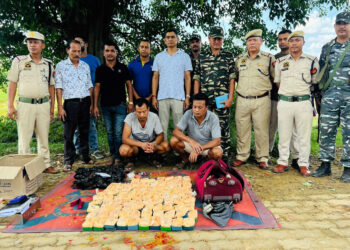Durgs Sized I খটখটীত ৮ কোটি টকা মূল্যৰ হেৰ'ইন উদ্ধাৰ : দুই সৰবৰাহকাৰী আটক 3 Durgs Sized I খটখটীত ৮ কোটি টকা মূল্যৰ হেৰ’ইন উদ্ধাৰ : দুই সৰবৰাহকাৰী আটক