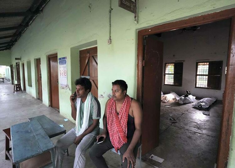 Odisha school was turned into makeshift morgue | ৰেল দুৰ্ঘটনাৰ পিছত অস্থায়ী মৰ্গ হিচাপে ব্যৱহাৰ, ভাঙি পেলাব ওড়িশাৰ বাহানগা বজাৰ বিদ্যালয় 1 Odisha school was turned into makeshift morgue | ৰেল দুৰ্ঘটনাৰ পিছত অস্থায়ী মৰ্গ হিচাপে ব্যৱহাৰ, ভাঙি পেলাব ওড়িশাৰ বাহানগা বজাৰ বিদ্যালয়