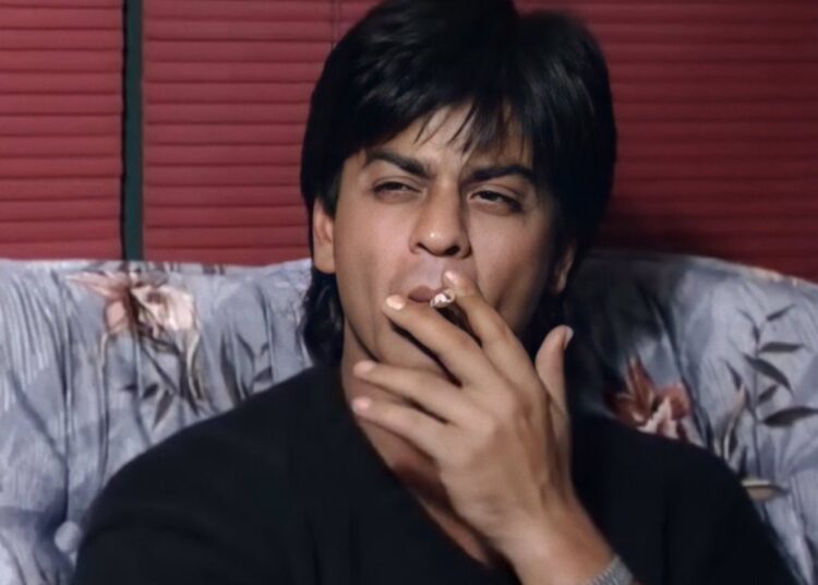 Shahrukh Khan | আপুনি ধূম্ৰপানৰ অভ্যাস এৰিছেনে? অনুৰাগীৰ প্ৰশ্নৰ উত্তৰত কি ক'লে কিং খানে 1 Shahrukh Khan | আপুনি ধূম্ৰপানৰ অভ্যাস এৰিছেনে? অনুৰাগীৰ প্ৰশ্নৰ উত্তৰত কি ক’লে কিং খানে