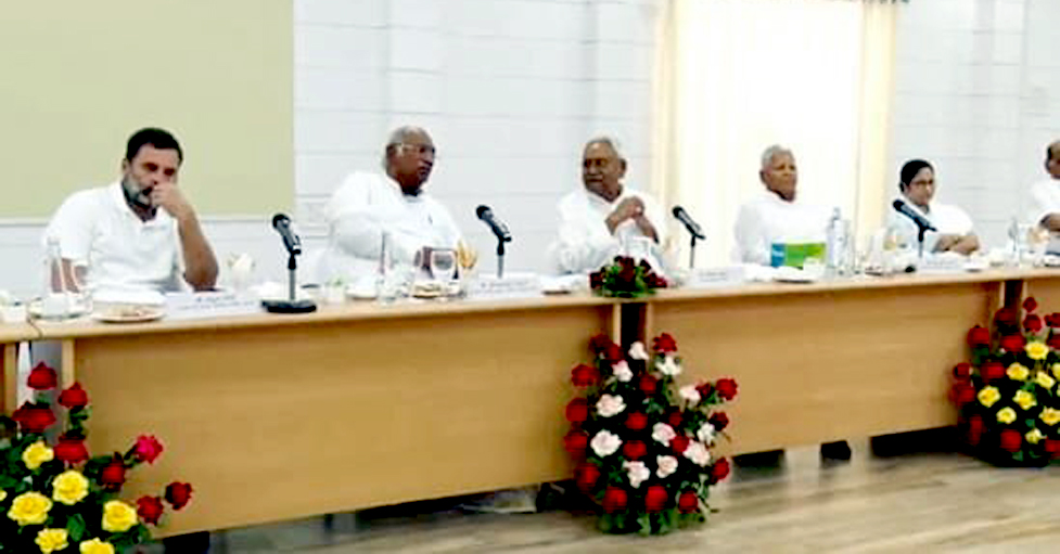 Opposition Alliance I বিৰোধীৰ বৈঠকক ফটো চেচন বুলি কটাক্ষ অমিত শ্বাহৰ 3 বিৰোধীৰ বৈঠক