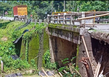 Historic Daak bridge Damaged I বোকাখাতৰ ৰাষ্ট্ৰীয় ঘাই পথৰ ডাক দলং মেৰামতিত বিভাগৰ হেমাহিত ক্ষোভ স্থানীয় ৰাইজৰ 4 Historic Daak bridge Damaged I বোকাখাতৰ ৰাষ্ট্ৰীয় ঘাই পথৰ ডাক দলং মেৰামতিত বিভাগৰ হেমাহিত ক্ষোভ স্থানীয় ৰাইজৰ