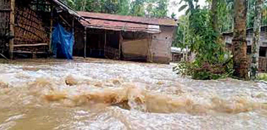 Assam Flood I ৰাজ্যত বানত মৃত্যু দুজনৰ, ৪ লাখৰো অধিক লোক ক্ষতিগ্ৰস্ত 3 ৰাজ্যত বান