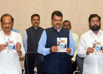 Maharashtra Politics I মাজনিশা শিন্দেক সাক্ষাৎ ফড়নৱীছৰ, মহাৰাষ্ট্ৰৰ ৰাজনীতিত নতুন মোৰৰ চৰ্চা 2 Maharashtra Politics I মাজনিশা শিন্দেক সাক্ষাৎ ফড়নৱীছৰ, মহাৰাষ্ট্ৰৰ ৰাজনীতিত নতুন মোৰৰ চৰ্চা