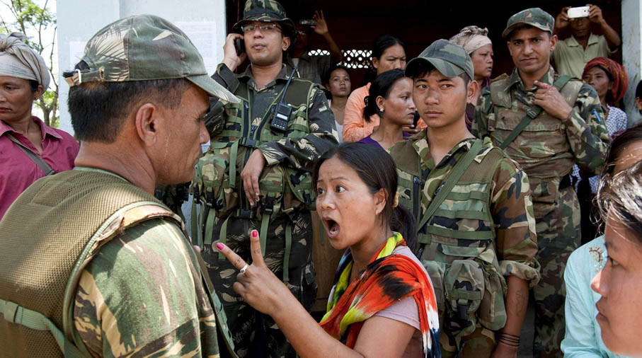 Fresh Violence in Manipur I মণিপুৰত পুনৰ সংঘৰ্ষ, মেইটেই মহিলাৰ নিৰাপত্তা বাহিনীলৈ ইটাবৰ্ষণত আহত কমেও ১৭ 3 মণিপুৰত পুনৰ সংঘৰ্ষ,