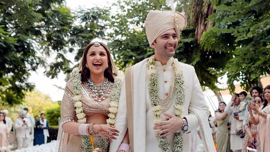 Pariniti Chopra marriage ceremony I পৰিনীতি চোপ্ৰাৰ বিয়াত কিয় উপস্থিত নাই প্ৰিয়ংকা, তীব্ৰ সমালোচনা অনুৰাগীৰ 3 পৰিনীতি চোপ্ৰাৰ বিয়াত কিয় উপস্থিত নাই প্ৰিয়ংকা
