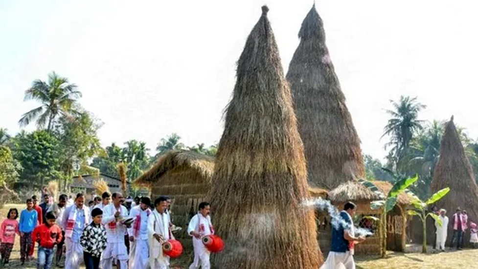 Magh bihu celebration I ভোগৰ ভোগজৰা আৰু মেজিৰ জুইৰ উত্তাপত চহকী হওক অসমীয়া জাতি 3 Magh bihu celebration
