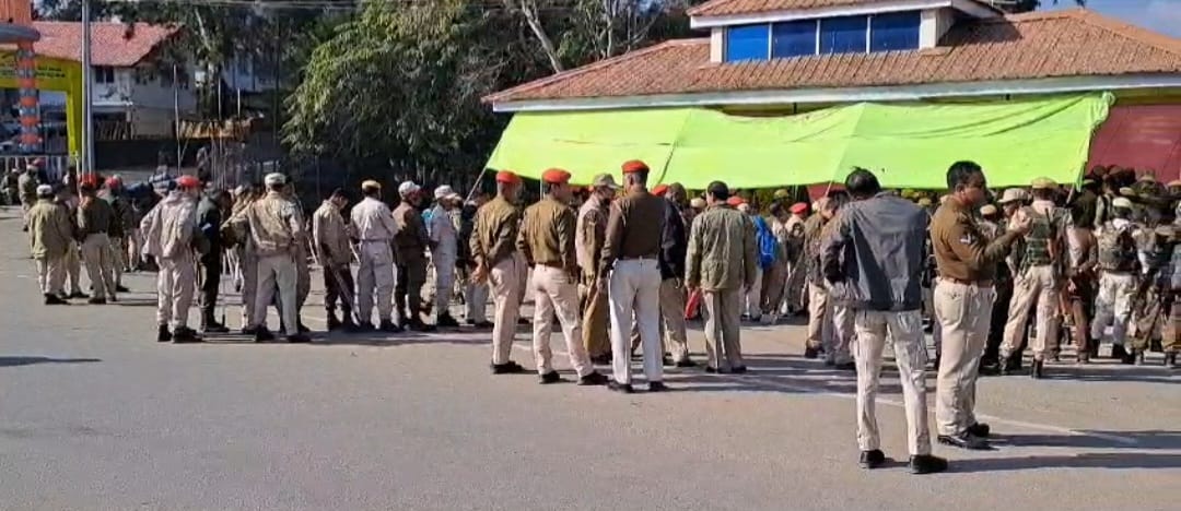 বিক্ষিপ্ত হিংসা আৰু ৰাজনৈতিক বাদানুবাদৰ মাজতে সোমবাৰে ডিমা হাছাও স্বায়ত্ত্বশাসিত পৰিষদৰ নিৰ্বাচন