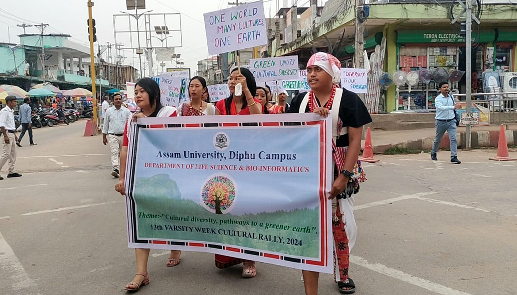 Annual Week of Assam University : অসম বিশ্ববিদ্যালয় ডিফু চৌহদৰ বাৰ্ষিক ইউনিভাৰচিটি সপ্তাহ : চহৰৰ মাজেৰে বৰ্ণাঢ্য সাংস্কৃতিক শোভাযাত্ৰা 2 UNIVERp2 1 | ASSAM TIMES POST
