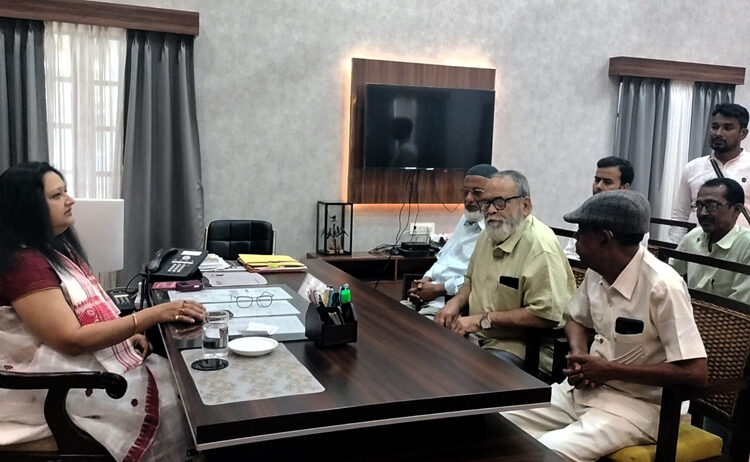 Diphu Social Reformers Committee meet DC : ডিফুৰ ড্ৰাগছ ব্যৱসায়ী আব্দুল খালেকক সামাজিকভাবে বৰ্জন সন্দৰ্ভত জিলা আয়ুক্তক লিখিত ৰূপে অৱগত 1 Diphu Social Reformers Committee meet DC : ডিফুৰ ড্ৰাগছ ব্যৱসায়ী আব্দুল খালেকক সামাজিকভাবে বৰ্জন সন্দৰ্ভত জিলা আয়ুক্তক লিখিত ৰূপে অৱগত