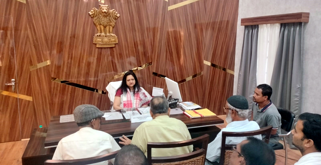 Diphu Social Reformers Committee meet DC : ডিফুৰ ড্ৰাগছ ব্যৱসায়ী আব্দুল খালেকক সামাজিকভাবে বৰ্জন সন্দৰ্ভত জিলা আয়ুক্তক লিখিত ৰূপে অৱগত 3 karbip1 1 | ASSAM TIMES POST