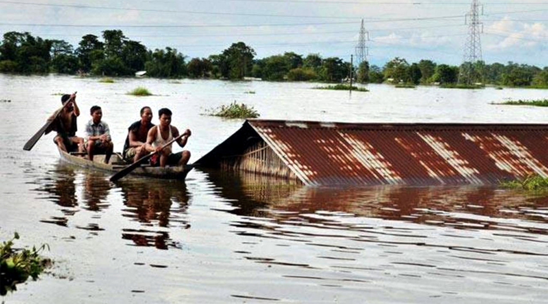 Assam flood situation : অপৰিৱৰ্তিত ৰাজ্যৰ বান পৰিস্থিতি, ১৯ জিলাৰ ৫৭৯ গাঁও ক্ষতিগ্ৰস্ত 3 Flood 3 | ASSAM TIMES POST