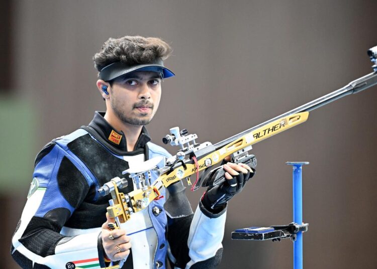 Thrilling Victory: Swapnil Kusale Advances to Paris Olympic Men's 50m Rifle Shooting Final 1 Thrilling Victory: Swapnil Kusale Advances to Paris Olympic Men’s 50m Rifle Shooting Final