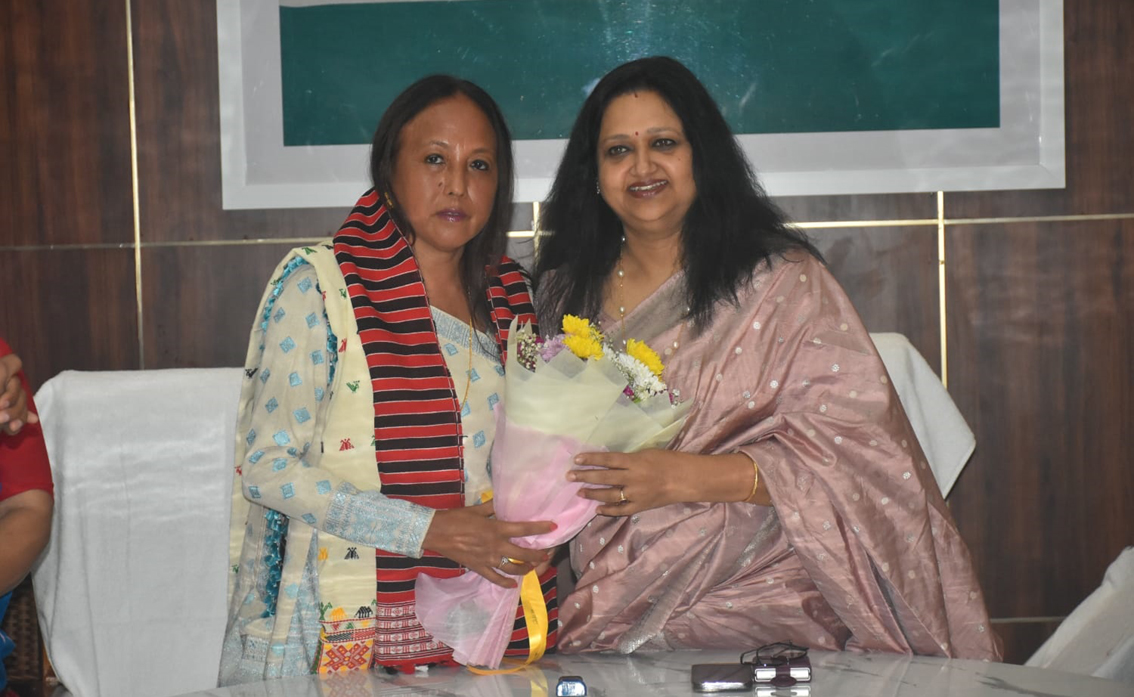Karbi woman Nirola Phangchopi I প্ৰথমবাৰৰ বাবে কাৰবি আংলঙৰ জিলা আয়ুক্তৰ আসনৰ শোভাবৰ্ধন কাৰবি মহিলা নিৰলা ফাংচ'পীৰ 3 প্ৰথমবাৰৰ বাবে কাৰবি আংলঙৰ জিলা আয়ুক্তৰ আসনৰ শোভাবৰ্ধন কাৰবি মহিলা নিৰলা ফাংচ'পীৰ