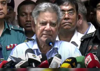 Bangladesh Political Crisis : লুণ্ঠন কৰা অস্ত্ৰ ঘূৰাই দিয়াৰ বাবে সাত দিনৰ সময় বান্ধি দিলে বাংলাদেশৰ অন্তৱৰ্তীকালীন চৰকাৰে 1 Bangladesh Political Crisis : লুণ্ঠন কৰা অস্ত্ৰ ঘূৰাই দিয়াৰ বাবে সাত দিনৰ সময় বান্ধি দিলে বাংলাদেশৰ অন্তৱৰ্তীকালীন চৰকাৰে