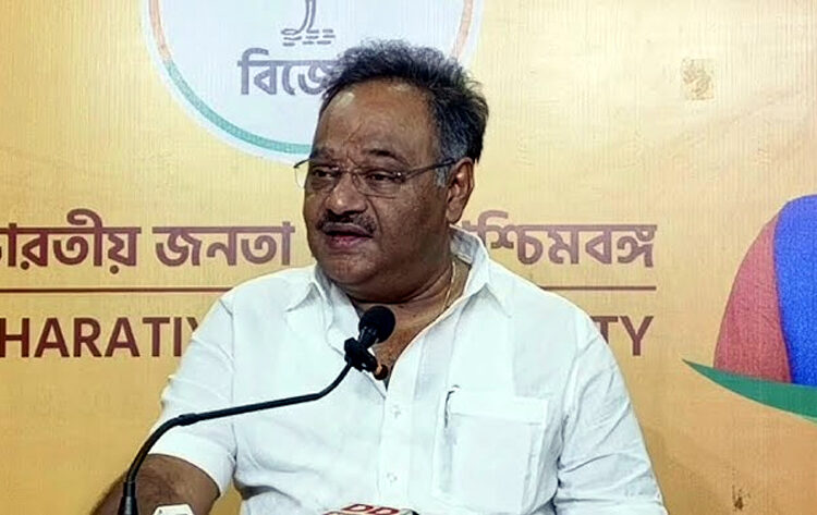 Bangladesh political crisis I দেশ এৰিব বিচৰা হিন্দু বাংলাদেশী শৰণাৰ্থীক আশ্ৰয় দিয়াৰ দাবী বংগ বিজেপিৰ, অস্বীকাৰ দিল্লীৰ