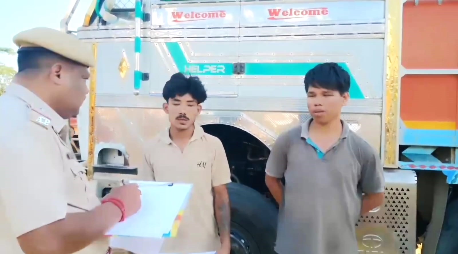 ডকমকাত বৃহৎ পৰিমাণৰ অবৈধ মেঘালয়ৰ সুৰা ভৰ্তি ট্ৰাক জব্দ: