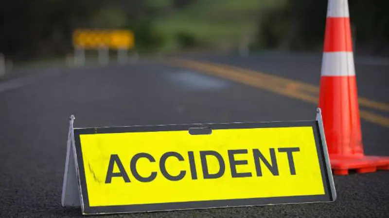 Mumbai Road accident I মুম্বাই-নাগপুৰ ঘাইপথত আচৰিত কাণ্ড, ইখনৰ পিছত সিখনকৈ বিকল হ'ল অৰ্ধশতাধিক বাহন 3 Mumbai Road accident I