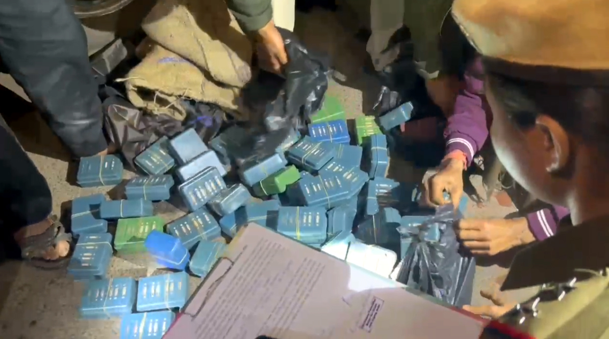 Heroin seized : বোকাজানত ৭ কোটি টকা মূল্যৰ হেৰ'ইনসহ সৰবৰাহকাৰী আটক 2 বোকাজানত ৭ কোটি টকা মূল্যৰ হেৰ'ইন জব্দ