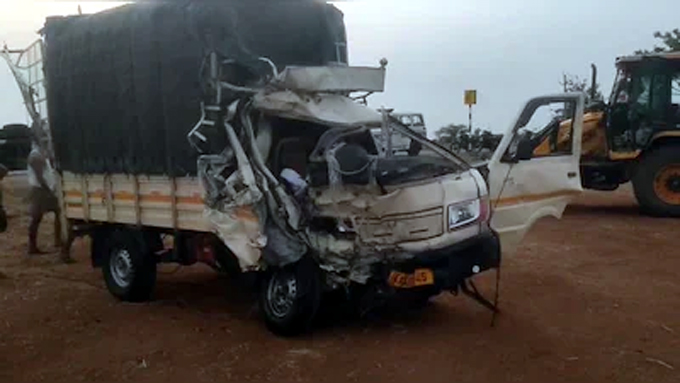 Road accident : ভয়ংকৰ দুৰ্ঘটনাত প্ৰাণ হেৰুৱালে ৮ তীৰ্থযাত্ৰীয়ে 1 Road accident : ভয়ংকৰ দুৰ্ঘটনাত প্ৰাণ হেৰুৱালে ৮ তীৰ্থযাত্ৰীয়ে